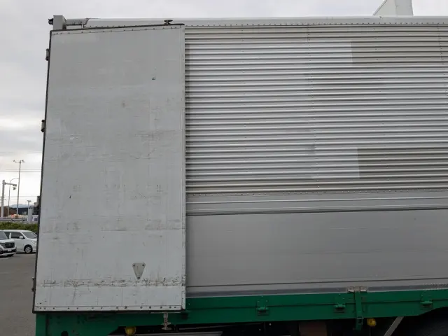 UD クオン QKG-CD5ZA(6x2)の写真15