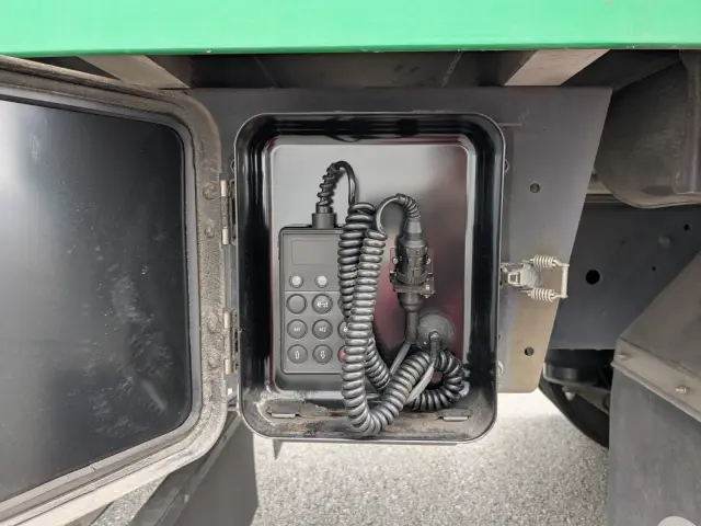 UD クオン QKG-CD5ZA(6x2)の写真17