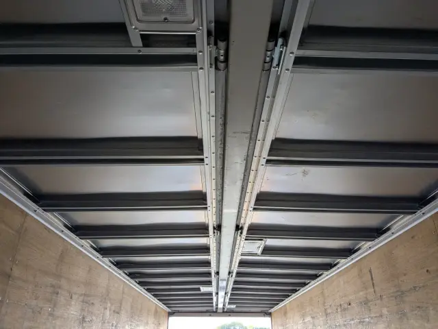 UD クオン QKG-CD5ZA(6x2)の写真26