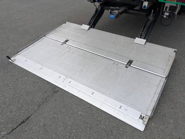 UD クオン QKG-CD5ZA(6x2)の写真32