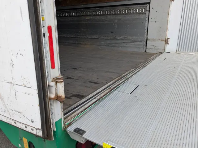 UD クオン QKG-CD5ZA(6x2)の写真33