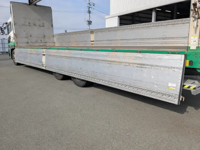 UD クオン QKG-CD5ZA(6x2)の写真37