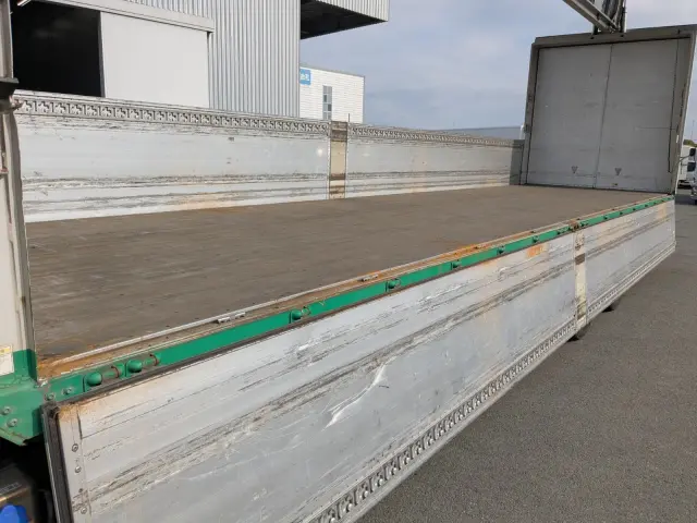 UD クオン QKG-CD5ZA(6x2)の写真38