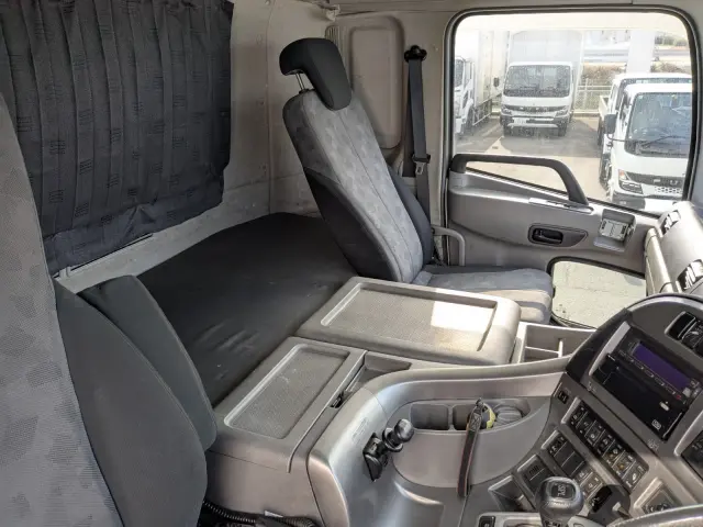 UD クオン QKG-CD5ZA(6x2)の写真40