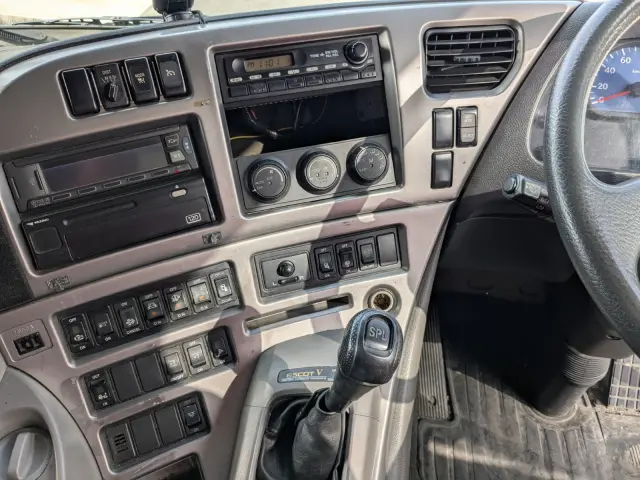 UD クオン QKG-CD5ZA(6x2)の写真41