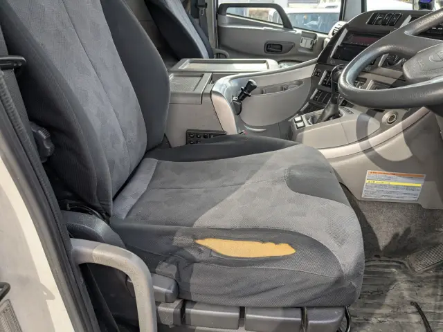 UD クオン QKG-CD5ZA(6x2)の写真44