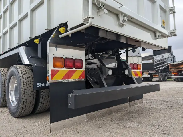 三菱 スーパーグレート 2PG-FV70HY(6x4)の写真8