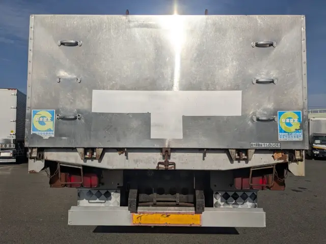 いすゞ ギガ PDG-CYM77R8(6x2)の写真6