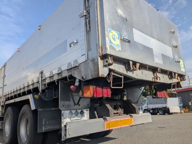 いすゞ ギガ PDG-CYM77R8(6x2)の写真7