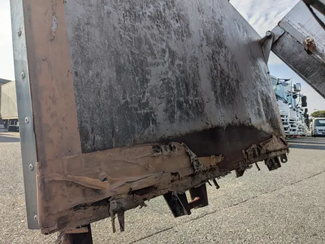 いすゞ ギガ PDG-CYM77R8(6x2)の写真11