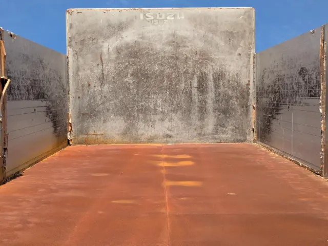 いすゞ ギガ PDG-CYM77R8(6x2)の写真14