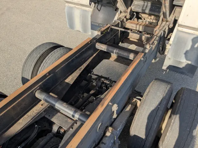 いすゞ ギガ PDG-CYM77R8(6x2)の写真19