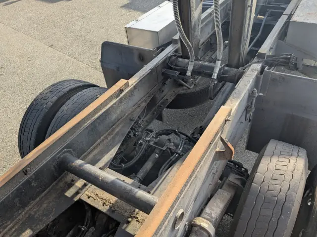 いすゞ ギガ PDG-CYM77R8(6x2)の写真25