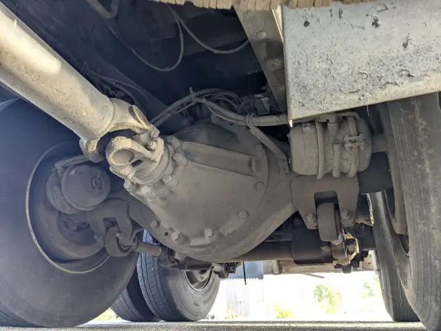 いすゞ ギガ PDG-CYM77R8(6x2)の写真31