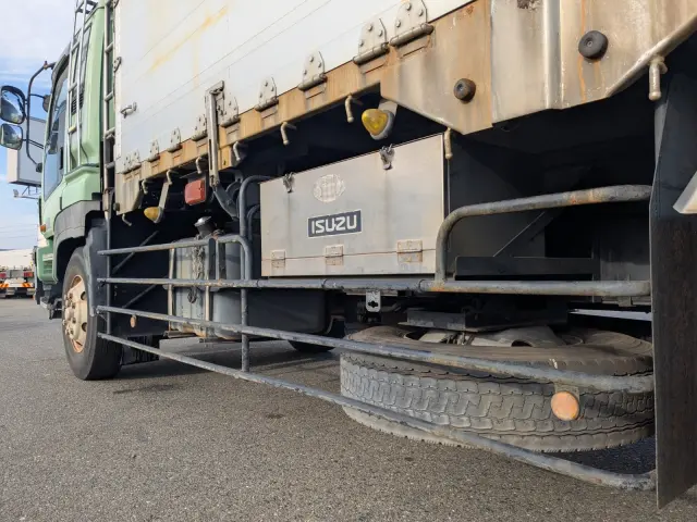 いすゞ ギガ PDG-CYM77R8(6x2)の写真32