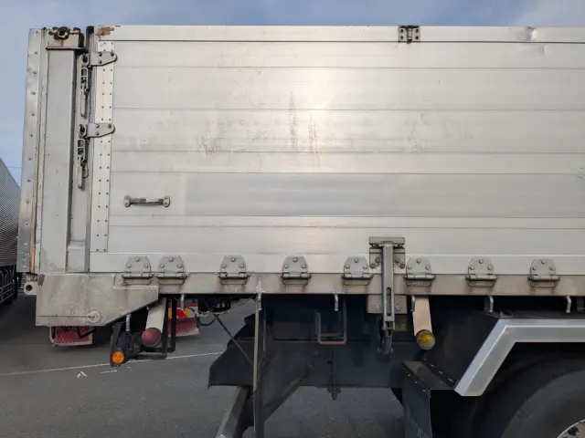 いすゞ ギガ PDG-CYM77R8(6x2)の写真35