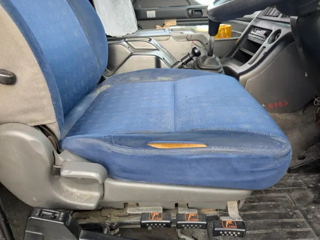 いすゞ ギガ PDG-CYM77R8(6x2)の写真39