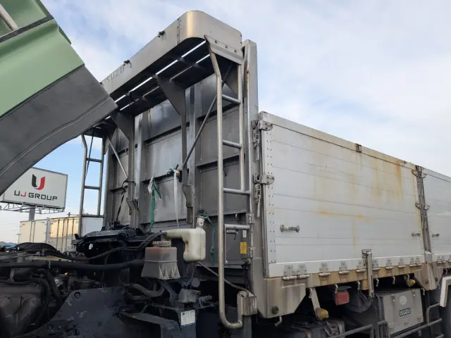 いすゞ ギガ PDG-CYM77R8(6x2)の写真44