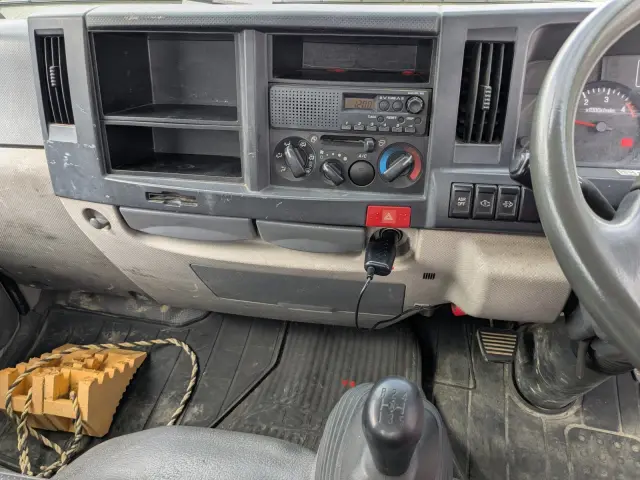 いすゞ エルフ SKG-NJR85A(2WD)の写真26