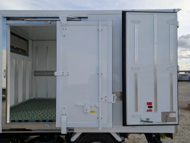 三菱 キャンター 2RG-FBAV0(2WD)の写真21