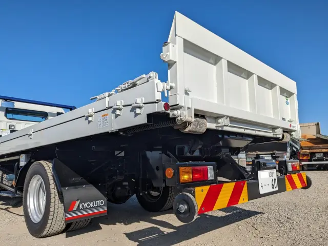 三菱 キャンター 2PG-FEB90(2WD)の写真8