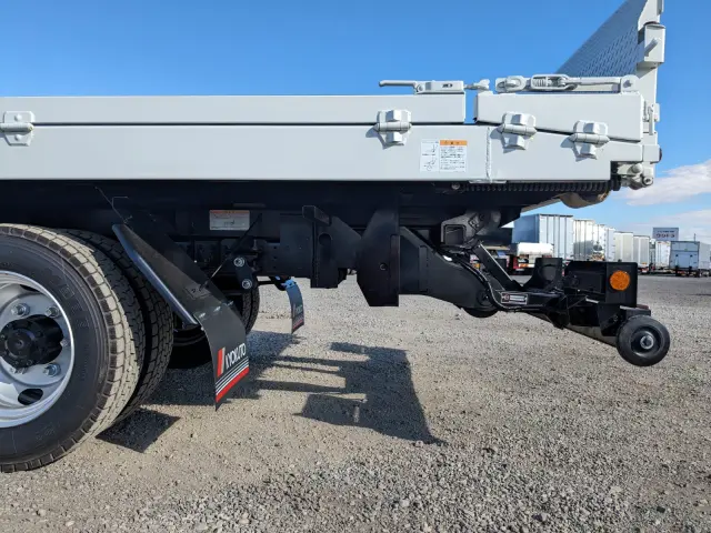 三菱 キャンター 2PG-FEB90(2WD)の写真16