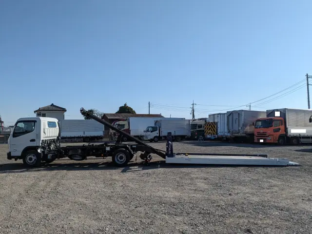 三菱 キャンター 2PG-FEB90(2WD)の写真30