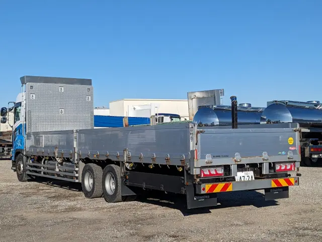 いすゞ ギガ 2PG-CYY77CY(6x4)の写真4