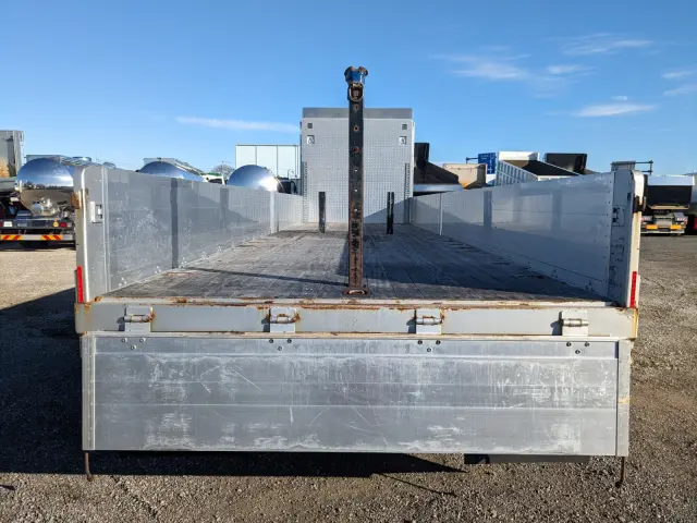 いすゞ ギガ 2PG-CYY77CY(6x4)の写真9