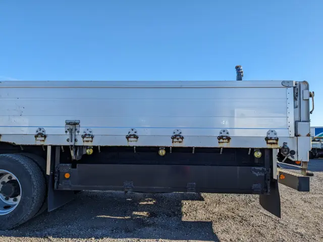 いすゞ ギガ 2PG-CYY77CY(6x4)の写真18