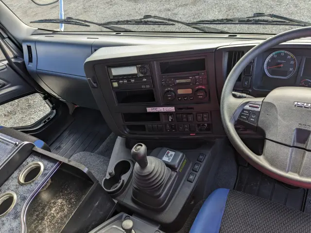 いすゞ ギガ 2PG-CYY77CY(6x4)の写真35