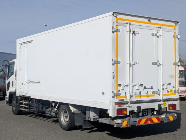 いすゞ フォワード LKG-FTR90T2(2WD)の写真5