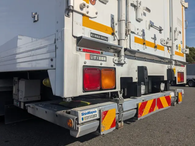 いすゞ フォワード LKG-FTR90T2(2WD)の写真7