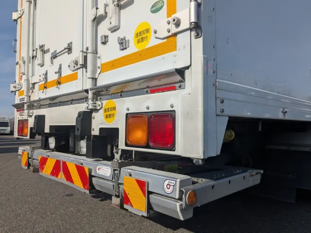 いすゞ フォワード LKG-FTR90T2(2WD)の写真8