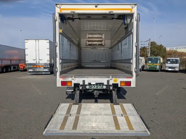 いすゞ フォワード LKG-FTR90T2(2WD)の写真9