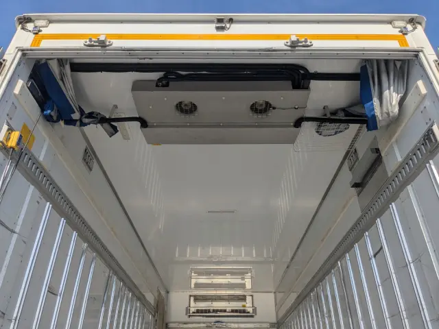 いすゞ フォワード LKG-FTR90T2(2WD)の写真11