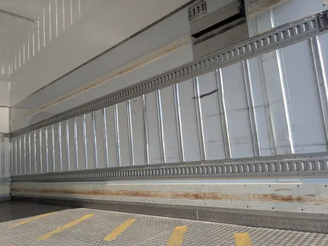 いすゞ フォワード LKG-FTR90T2(2WD)の写真16