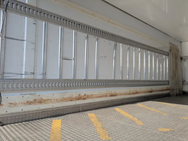 いすゞ フォワード LKG-FTR90T2(2WD)の写真17