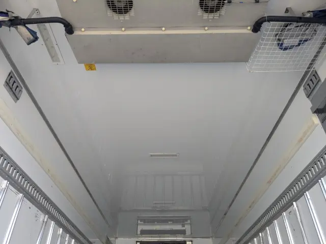 いすゞ フォワード LKG-FTR90T2(2WD)の写真19