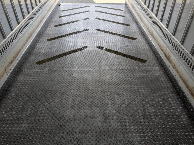 いすゞ フォワード LKG-FTR90T2(2WD)の写真21