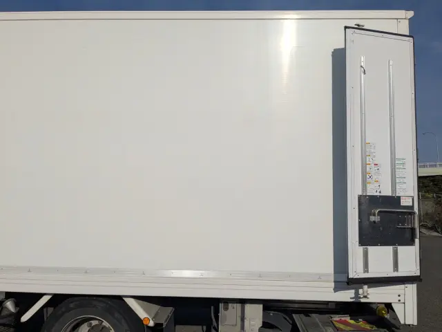 いすゞ フォワード LKG-FTR90T2(2WD)の写真24