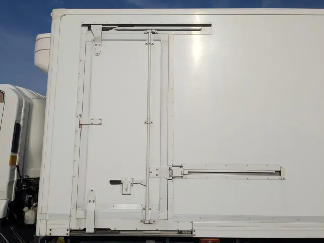 いすゞ フォワード LKG-FTR90T2(2WD)の写真29