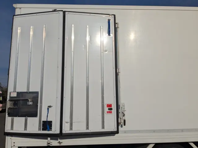 いすゞ フォワード LKG-FTR90T2(2WD)の写真31