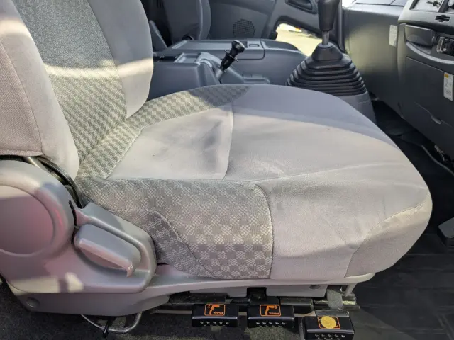 いすゞ フォワード LKG-FTR90T2(2WD)の写真36