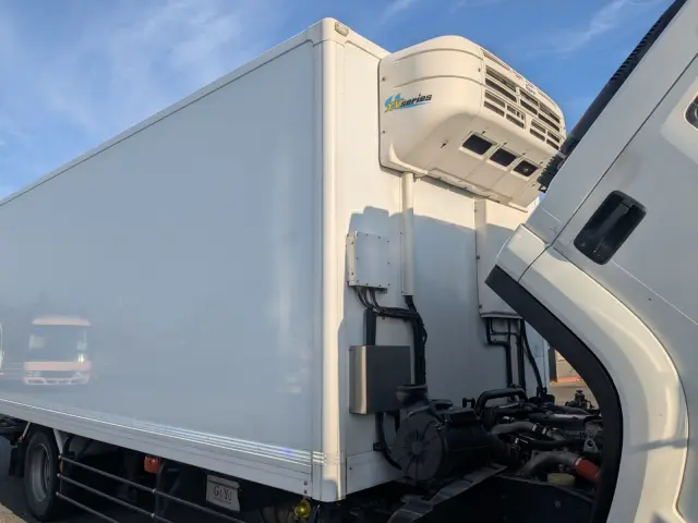 いすゞ フォワード LKG-FTR90T2(2WD)の写真45