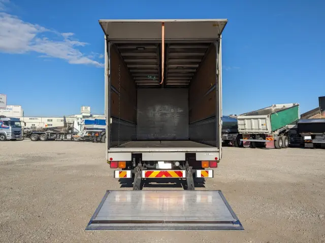 いすゞ フォワード TKG-FRR90S2(2WD)の写真10