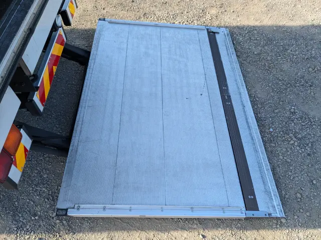 いすゞ フォワード TKG-FRR90S2(2WD)の写真11