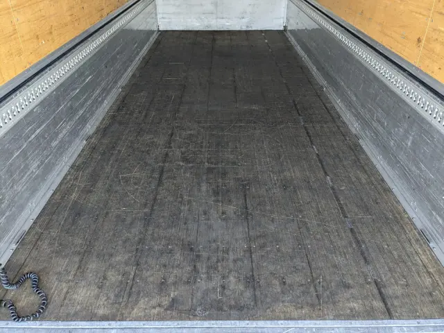 いすゞ フォワード TKG-FRR90S2(2WD)の写真15