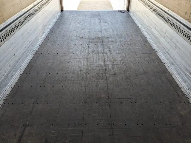 いすゞ フォワード TKG-FRR90S2(2WD)の写真20