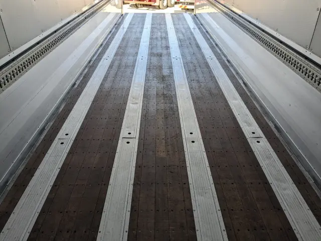 ＵＤ クオン QKG-CG5ZA(8x4)の写真17